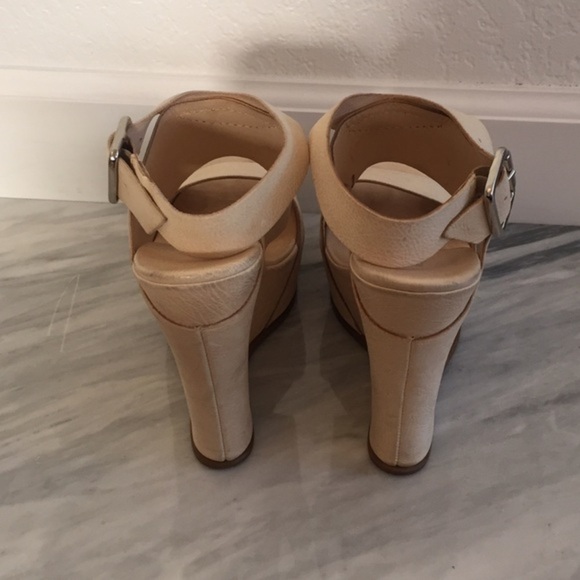 VERA Wang Rosalyn Two Band Wedge Sandals - Picture 5 of 5